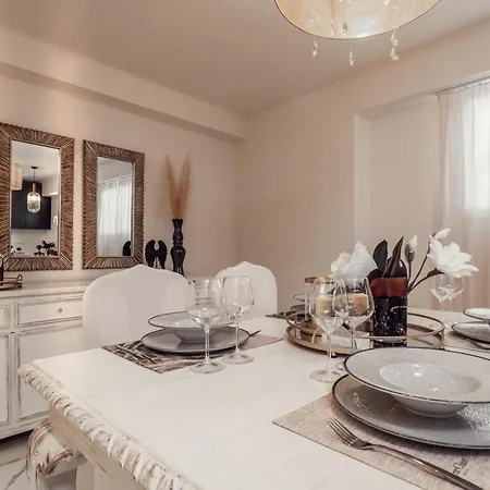 Maison Downtown Luxury Apartments! *