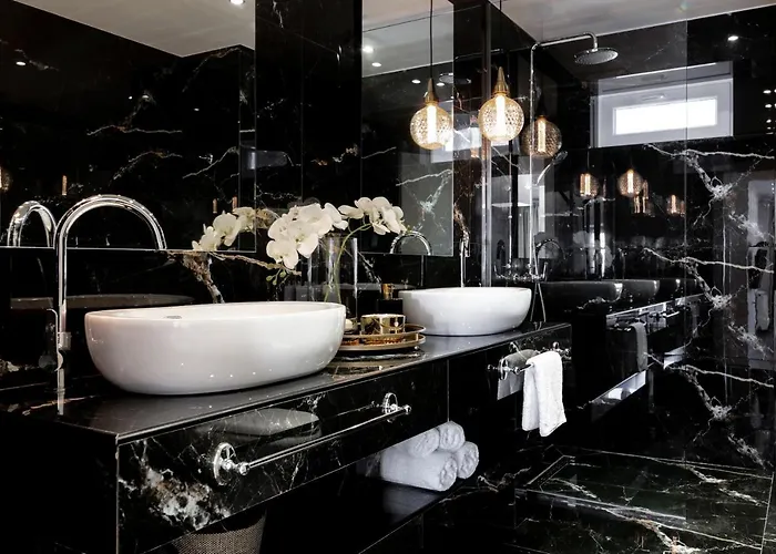 Maison Downtown Luxury Apartments! Закинтос