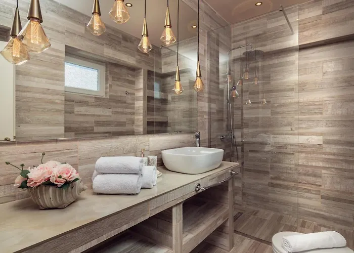 Maison Downtown Luxury Apartments! Закинтос