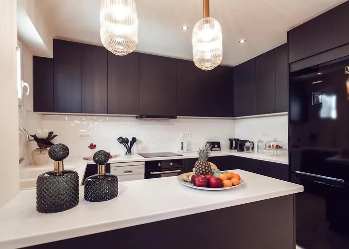 Maison Downtown Luxury Apartments! Апартаменты *