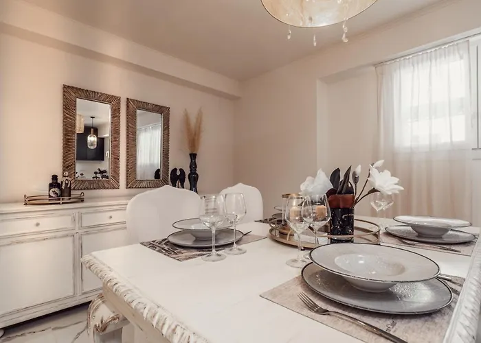 Maison Downtown Luxury Apartments! *