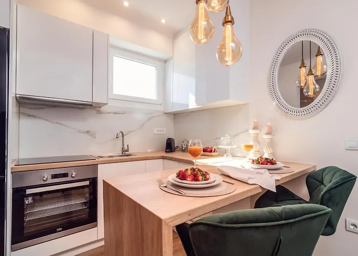 Апартаменты Maison Downtown Luxury Apartments! *
