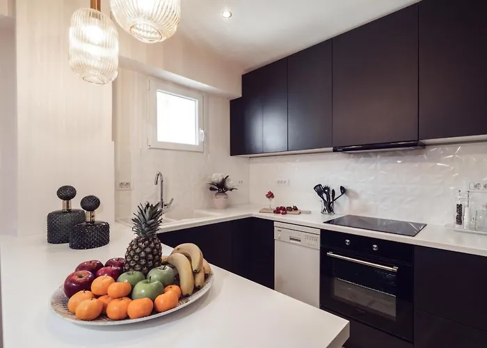 Maison Downtown Luxury Apartments! Апартаменты