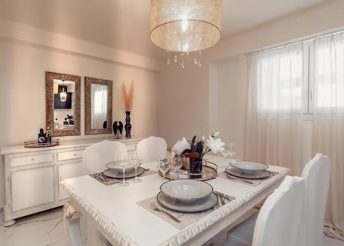 Maison Downtown Luxury Apartments! *