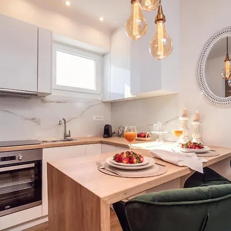 Apartment Maison Downtown Luxury Apartments! *