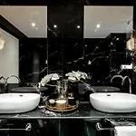 Maison Downtown Luxury Apartments! Апартаменты *