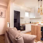 Maison Downtown Luxury Apartments! Апартаменты