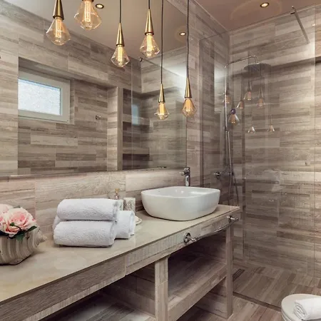 Maison Downtown Luxury Apartments! 扎金索斯镇