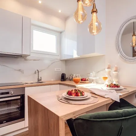 公寓 Maison Downtown Luxury Apartments! *