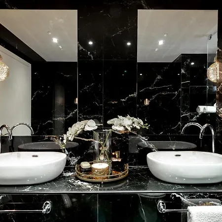 Maison Downtown Luxury Apartments! 아파트 *