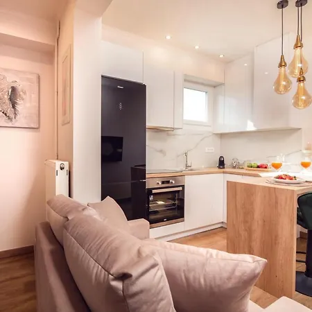 Maison Downtown Luxury Apartments! 아파트